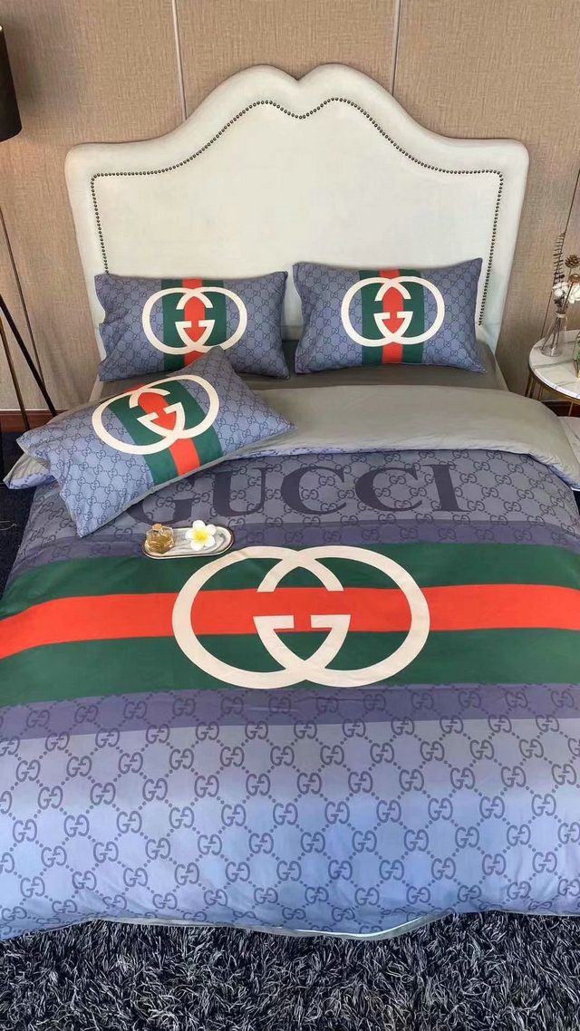 Gucci Logo Type 2906 Bedding Sets Hyperbeast Bedroom Blankets Bed Linen Premium Fashion Brand Luxury Ideas Duvet Covers Gucci Logo Type 2906 Bedding Sets Hyperbeast Bedroom Blankets Bed Linen Premium Fashion Brand Luxury Ideas Duvet Covers