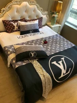 Louis Vuitton Logo Type 354 Bedding Sets Covers Bed Linen Luxury Ideas Premium Fashion Brand Duvet Sheets Hyperbeast Bedroom Blankets