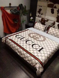 Luxury Gucci Big Logo In Monogram Background With Vintage Bedding Set