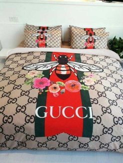 Luxury Gucci Floral Bee In Monogram BG With Vintage Bedding Set