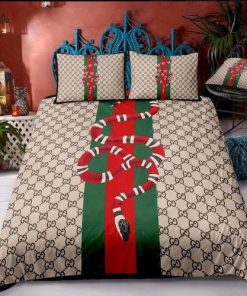 Luxury Gucci Snake In Monogram Background With Vintage Bedding Set