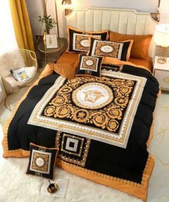 Versace Logo Type 3550 Bedding Sets Duvet Premium Fashion Brand Bed Linen Sheets Covers Hyperbeast Bedroom Blankets Luxury Ideas