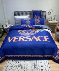 Versace Logo Type 3709 Bedding Sets Luxury Ideas Blankets Covers Sheets Bed Linen Duvet Hyperbeast Bedroom Premium Fashion Brand Home Decor