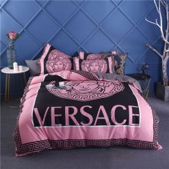 Versace Pinky Fashion Logo Luxury Brand Bedding Sets  Duvet Bedroom Idea Blankets Covers Bed Linen Home Decor